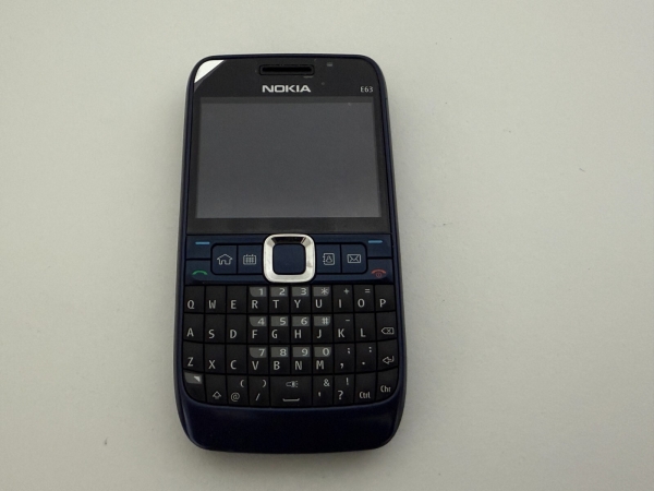 NOKIA E63 ENTSPERRTES HANDY – NEUZUSTAND – 2MP KAMERA – 3G – WIFI – BLUETOOTH