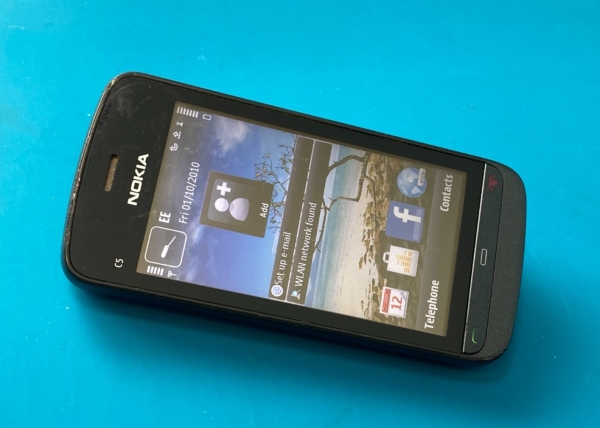 Nokia C5-03 Handy, schwarz, EE-Netz, 3G, Retro Nokia Touch Smartphone