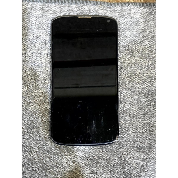 LG Nexus 4 LG-E960 Android Smartphone schwarz 4,7″ IPS LCD 8GB 2GB RAM – für Ersatzteile