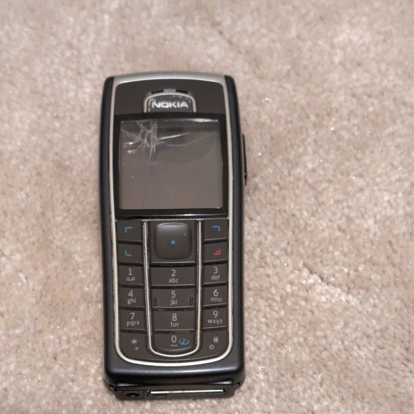 Nokia 6230 – Schwarz / Silber (FOR PARTS)