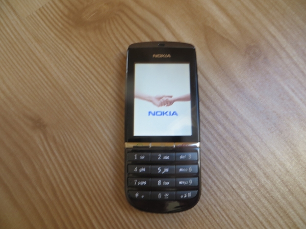 Nokia  Asha 300 – Schwarz (Ohne Simlock) Smartphone