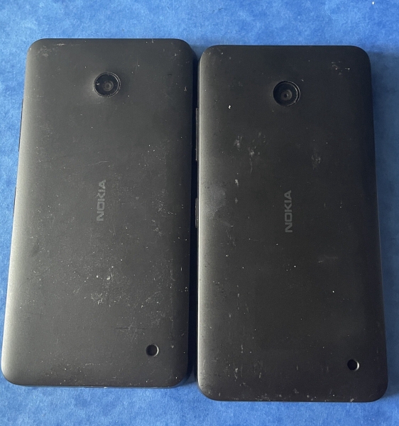 Nokia Lumia 635 schwarz Smartphone – 4,5″ Bildschirm LCD Display 5MP Kamera x2 Posten