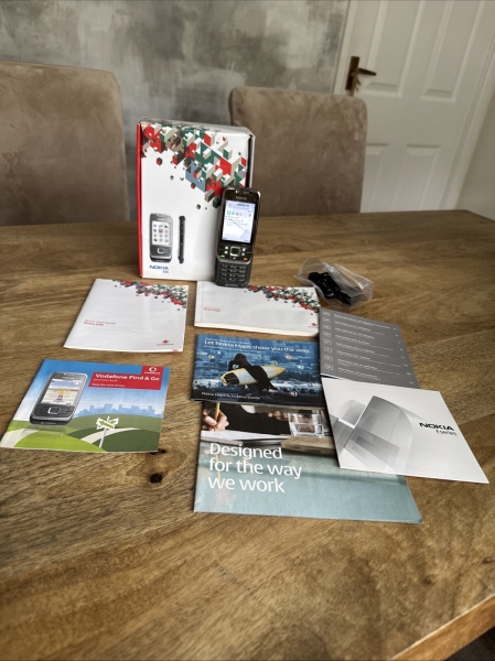 Nokia E66 – stahlgrau Smartphone verpackt RAR