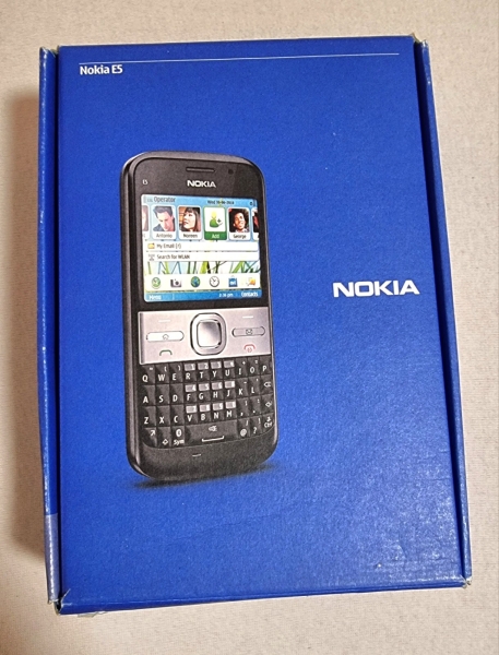 Nokia E5 Smartphone White Ohne Simlock NEU & OVP