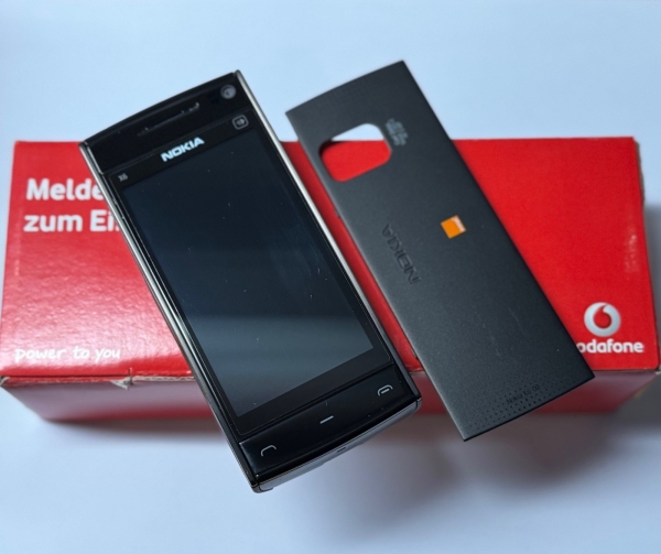 Nokia X6-00 16GB Smartphone Touchscreen Kamera  SWAP [Defekt / optisch wie neu]