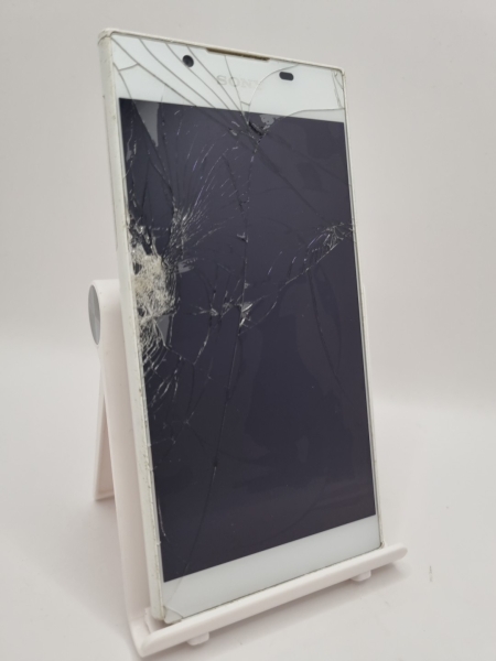 Sony Xperia L1 weiß 5,5″ Android Smartphone gesprungen defekt #A