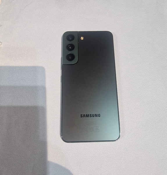 Samsung Galaxy S22 256GB 5G Smartphone grün entsperrt