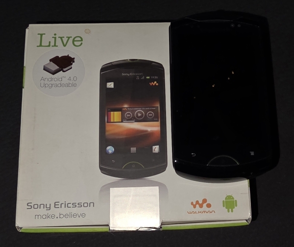 Sony Ericsson Live with Walkman WT19i 16GB Schwarz Smartphone