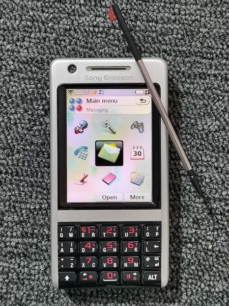 Sony Ericsson P1 P1i UMTS Unlocked 2G 3G 3MP 2.6″ Smartphone – Silver Black