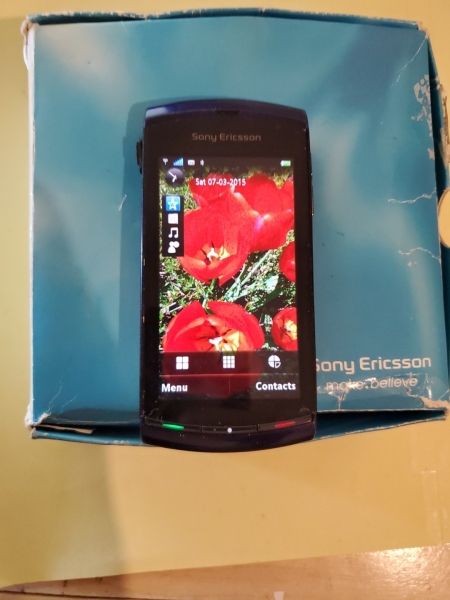 Sony Ericsson Vivaz U5i Smartphone (entsperrt) – blau verpackt