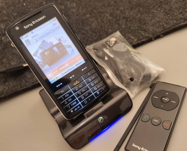 Sony Ericsson  Walkman W960i – 8GB – Black Vinyl (Ohne Simlock) Smartphone