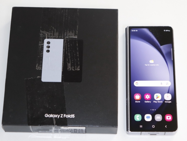Samsung Galaxy Z Fold5 Modell SM-F946B/DS – 256GB – Smartphone – Teildefekt