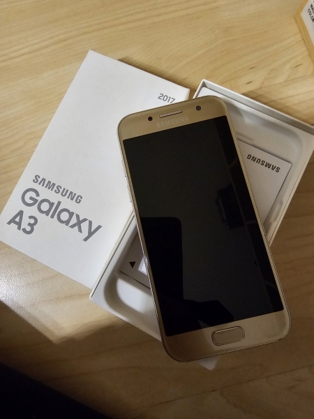Samsung Galaxy A3 2017 16GB Gold Android Smartphone LTE 4G A320FL