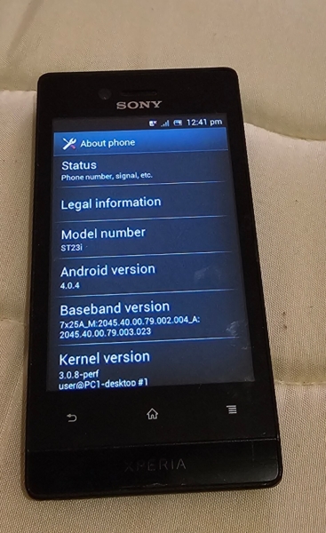 Sony Xperia Miro ST23i 4 GB Schwarz Smartphone | OHNE SIMLOCK