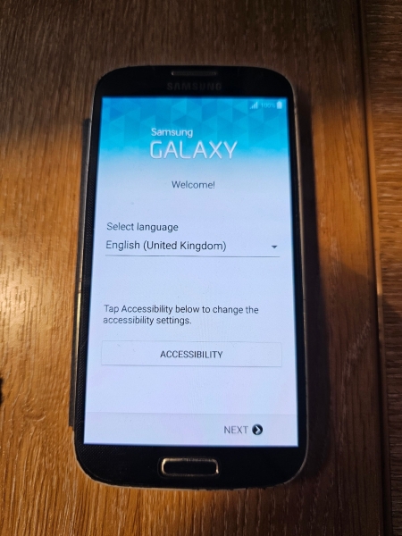 Samsung Galaxy S4 GT-I9505 – 16GB – Schwarz, entsperrt Bundle, defekt