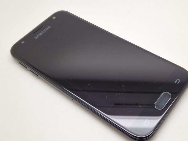 Sehr guter Zustand Samsung Galaxy J3 SM-J330F schwarz Smartphone Ladebuch beschädigt denke ich