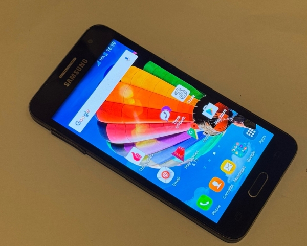 Samsung Galaxy A3 SM-A300FU (entsperrt) 16GB Smartphone