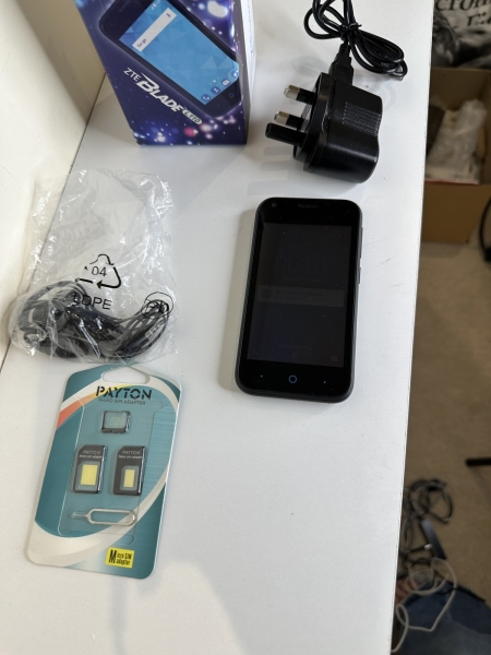 ZTE Blade L110 4GB gold (entsperrt) 3G Smartphone