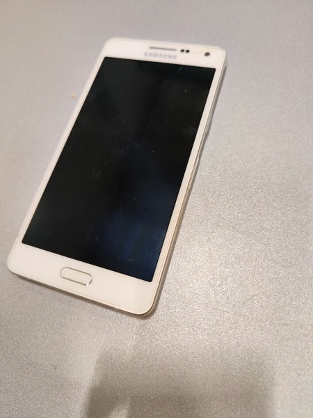 Samsung Galaxy A5 SM-A510F 16GB Storage 2GB RAM Smartphone Used Broken Screen