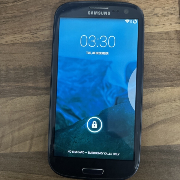 Samsung Galaxy S3 S III weiß schwarz Smartphone GT-I9300