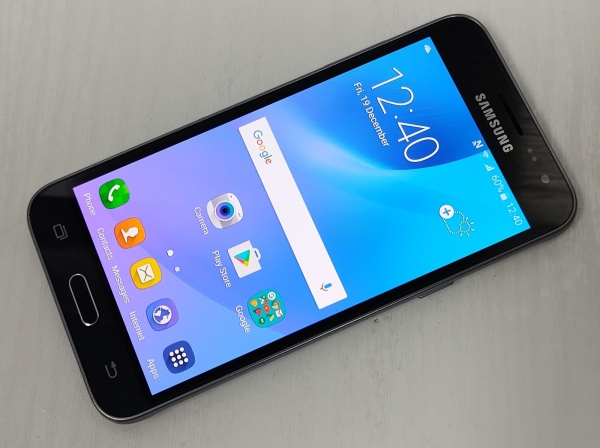 Samsung Galaxy J3 (2016) SM-J320FN entsperrt 8GB Smartphone schwarz – Klasse C