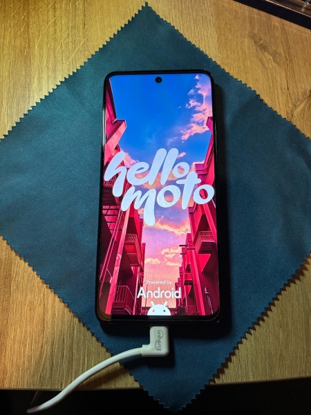 Motorola Moto G15 – 4G Smartphone 4GB/128GB (6.72″), Gravity Gray Topzustand