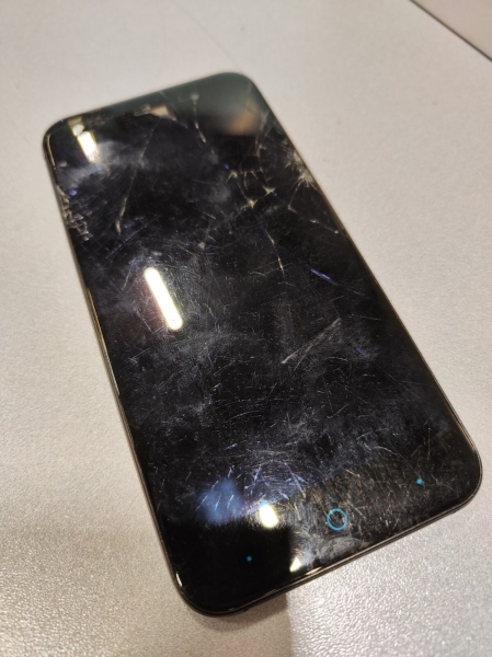 ZTE Blade V6 T660 16GB Smartphone – Cracked Screen, Not Working