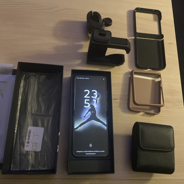 Motorola razr50 Ultra Smartphone 12/512GB Mocha Mousse mit Rechnung 11.09.25