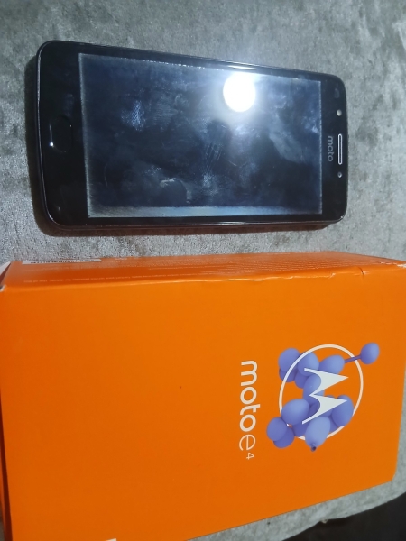 Motorola Moto E 4. Generation – 16 GB – Smartphone eisengrau (MARKIERTER BILDSCHIRM)
