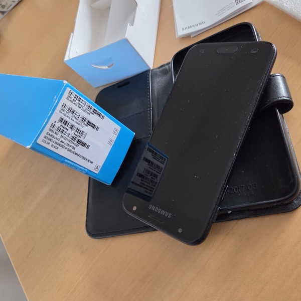 Samsung Galaxy J3 2017 16GB Android Smartphone simlockfrei s. Text