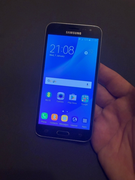 Samsung Galaxy J3 2016 schwarz entsperrt 8GB 1,5GB RAM Android Smartphone