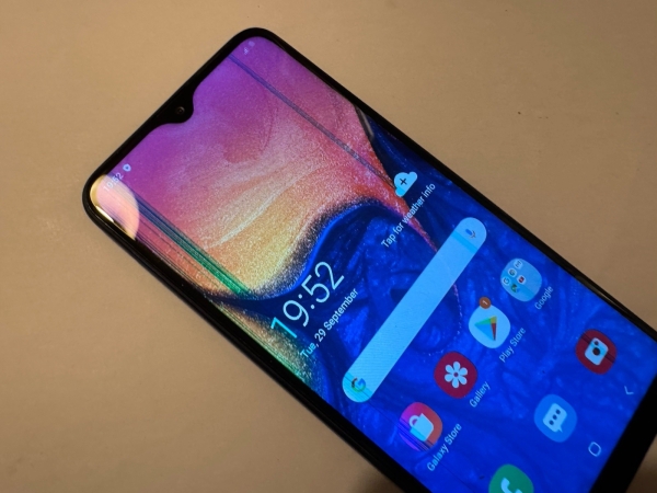 Samsung Galaxy A10 SM-A105FN Smartphone Schaden als Ersatzteil oder Reparatur