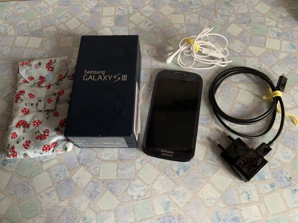 Samsung Galaxy S III  GT-I8190 8GB ohne NFC Smartphone Ohne Simlock  Pebble blue