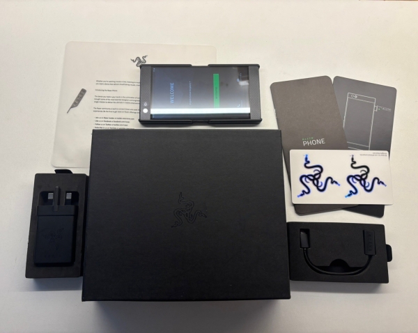 Razer Phone RZ35-0215 – 64GB (entsperrt) Smartphone mit Original Zubehör