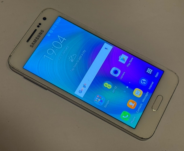 Samsung Galaxy A3 – SM-A300FU – 16GB – (entsperrt) Smartphone