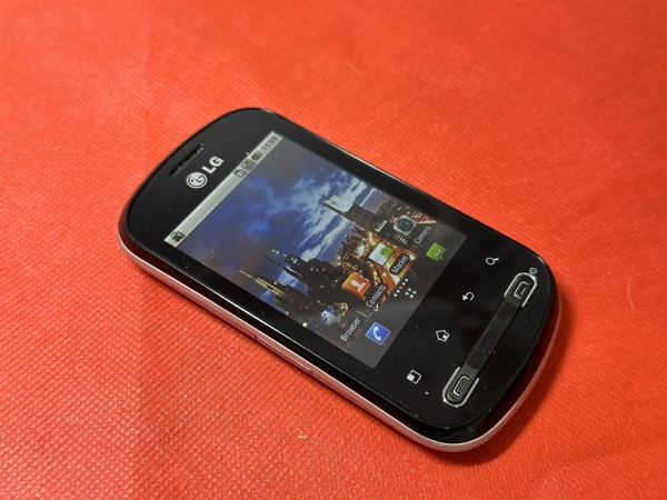 LG Optimus Me P350 Smartphone (entsperrt) – Schwarz