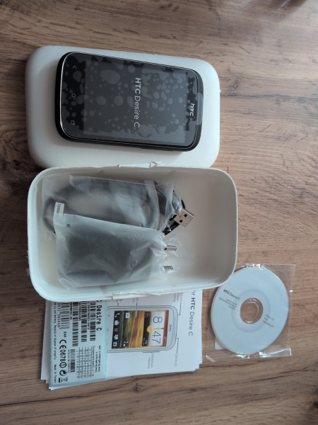 HTC  Desire C – 4GB – Schwarz (Ohne Simlock) Smartphone