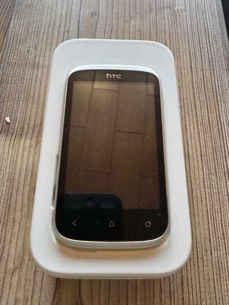 HTC  Desire C – 4GB – Weiß (Ohne Simlock) Smartphone