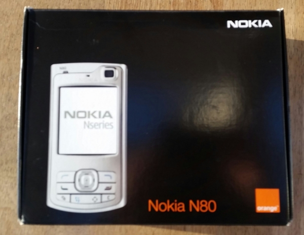 Nokia N80 – Smooth Stainless Smartphone