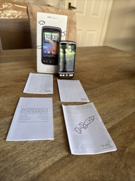 HTC Desire Android Smartphone verpackt