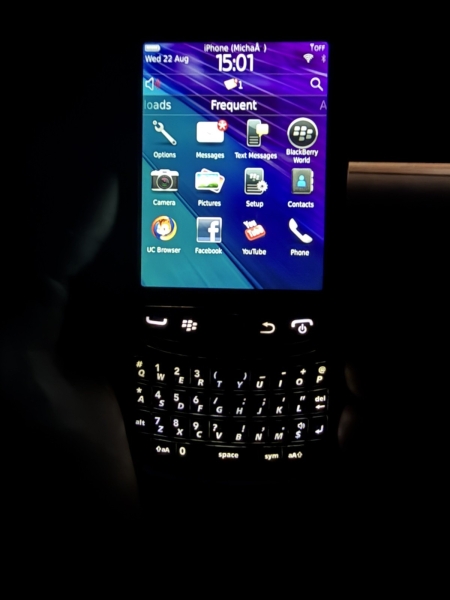 BlackBerry  Torch 9810 – 8GB – Silber (Orange) Smartphone