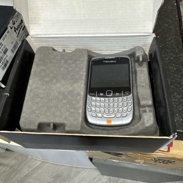 BlackBerry Curve 8520 Smartphone entsperrt Handy QWERTZ silber – voll funktionsfähig
