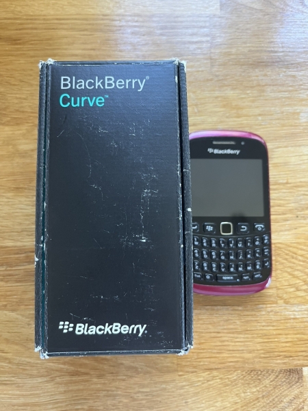Originalverpacktes BlackBerry Curve 9320 Fuschia entsperrt 3G Smartphone QWERTZ