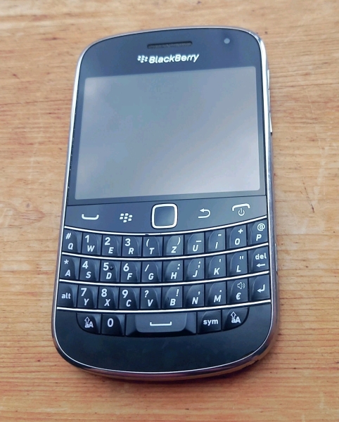 BlackBerry  Bold 9900 – 8GB   Smartphone