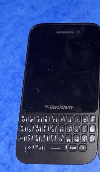 Retro BlackBerry Q5 schwarz 8GB 2GB RAM 3,1″ BBOS10 QWERTZ Tastatur Smartphone