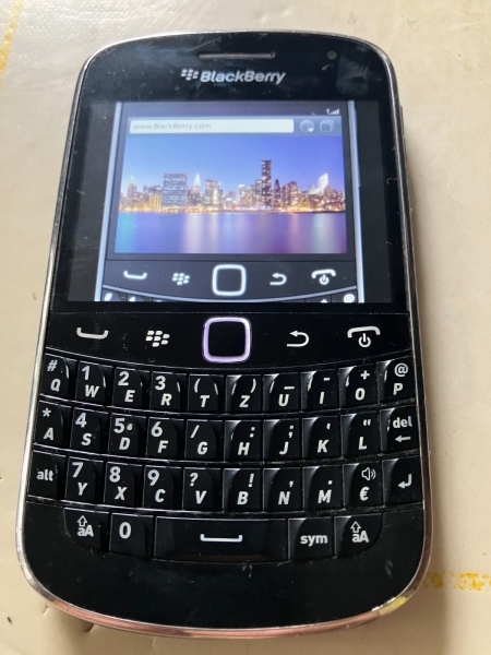 BlackBerry  Bold 9900 – Smartphone