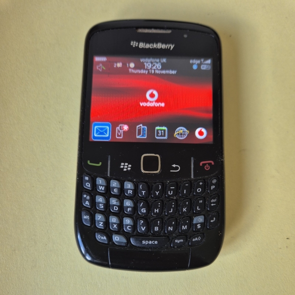 BlackBerry Curve 8520 2,4″ 256 MB, 2MP entsperrt Smartphone – schwarz b167