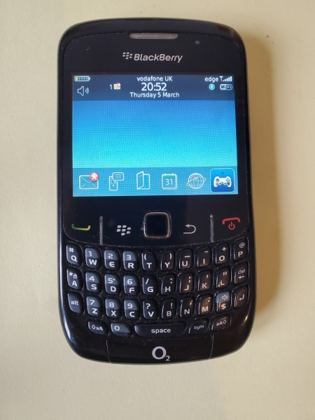 BlackBerry Curve 8520 2,4″ 256 MB, 2MP entsperrt Smartphone – schwarz b163
