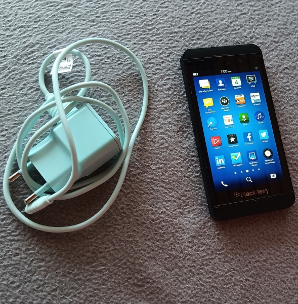 BlackBerry Z10 16GB Schwarz (Ohne Simlock) Smartphone