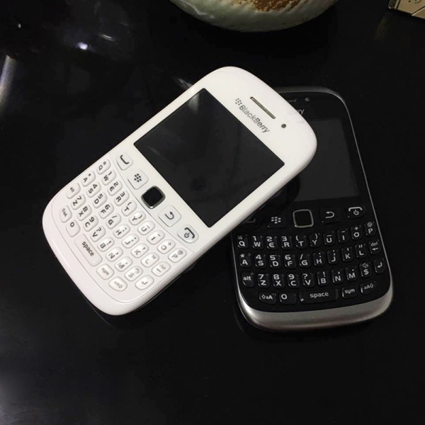 BlackBerry Curve 9320 3G /2G Smartphone With Charger New Suitable for Collection